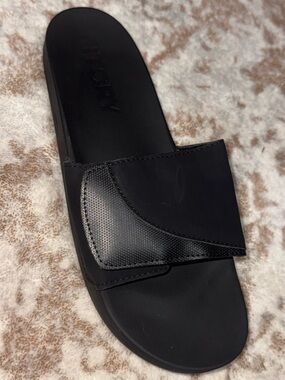 Fitory Black Slide Sandal with Hex-Pattern Sole